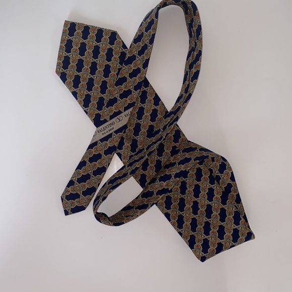 Valentino 100% Silk Cravat Tie - Picture 5 of 5